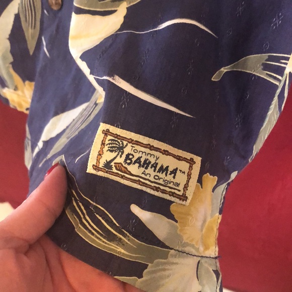 #111 🌴Tommy Bahama Hawaiian Short Sleeve Shirt 🌴 - Picture 7 of 17